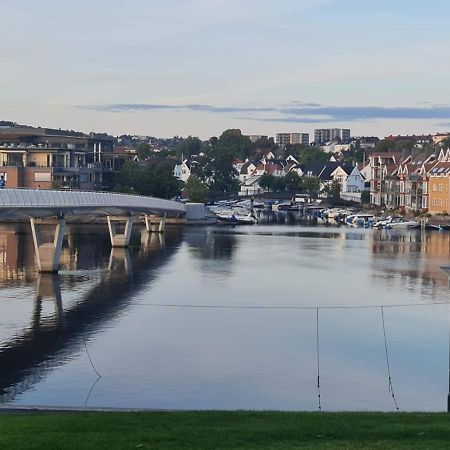 Stylish Apartment With Beautiful Views Of The River, Beach Nearby Kristiansand Buitenkant foto