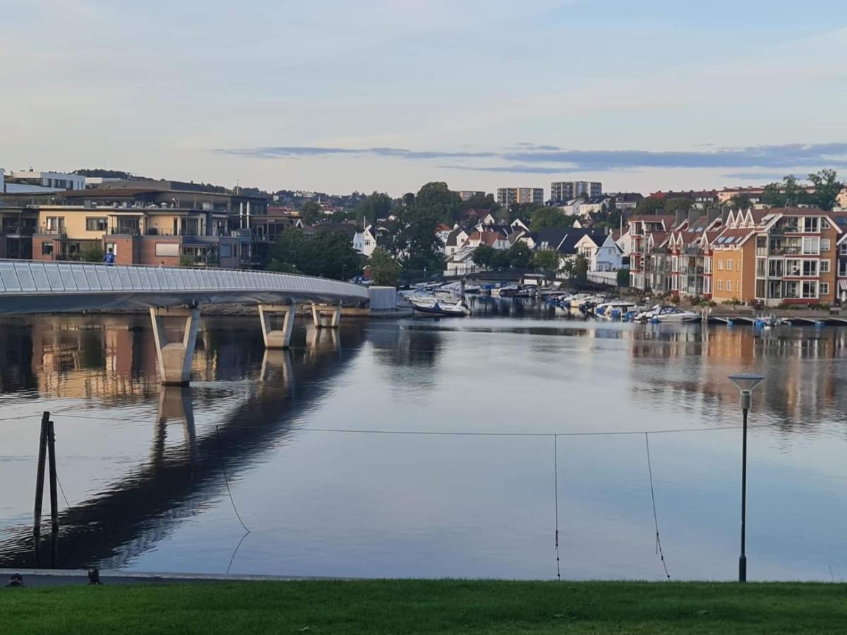 Stylish Apartment With Beautiful Views Of The River, Beach Nearby Kristiansand Buitenkant foto